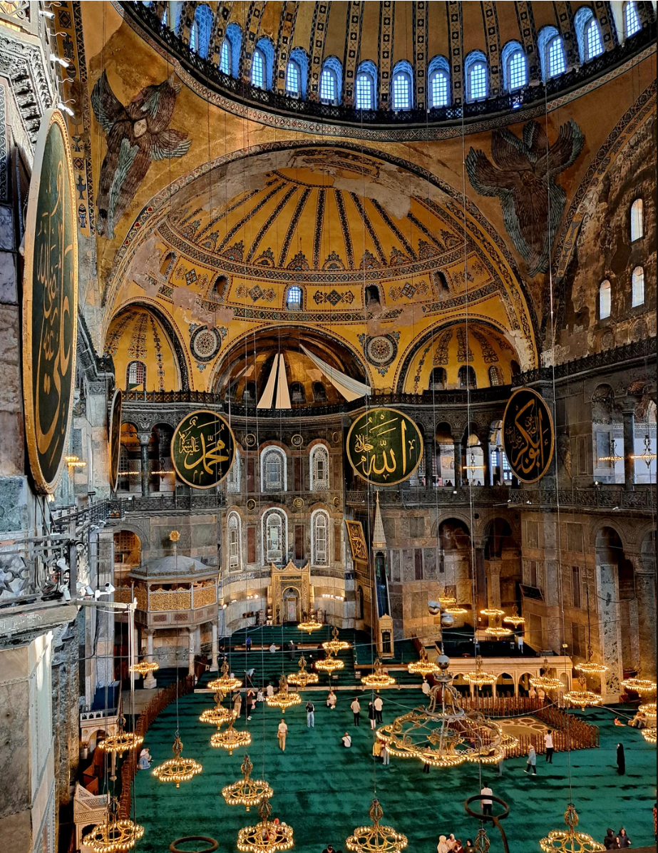 Не исключено, что те, кто успел увидеть Айя Софию до начала этой реконструкции, были последними счастливчиками.