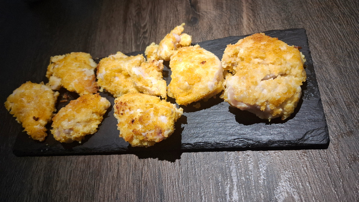 Ссылочка в комментариях на сухари. 355 рублей за килограмм, а это огромный пакет.