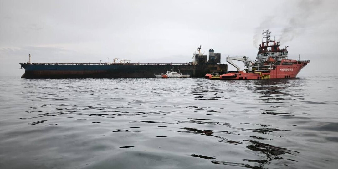 Пожар на атакованном в Чёрном море танкере Kairos потушен через двое суток