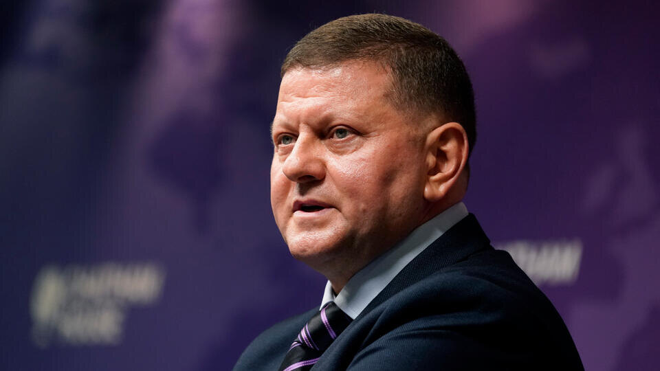     Залужный призвал разместить на Украине ядерное оружие Alberto Pezzali/AP/TASS