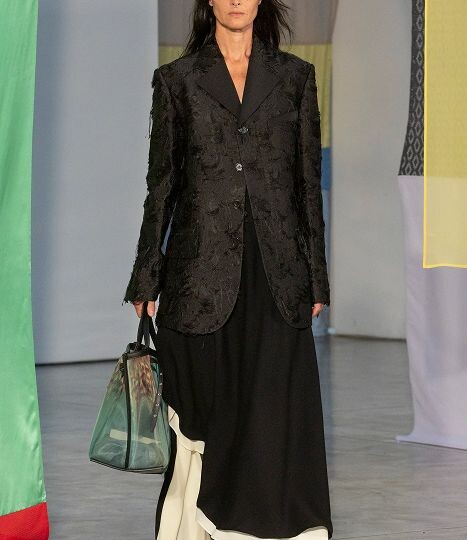 Почему после 40 нельзя слепо повторять тренды — чем заменить модные, но провальные идеи