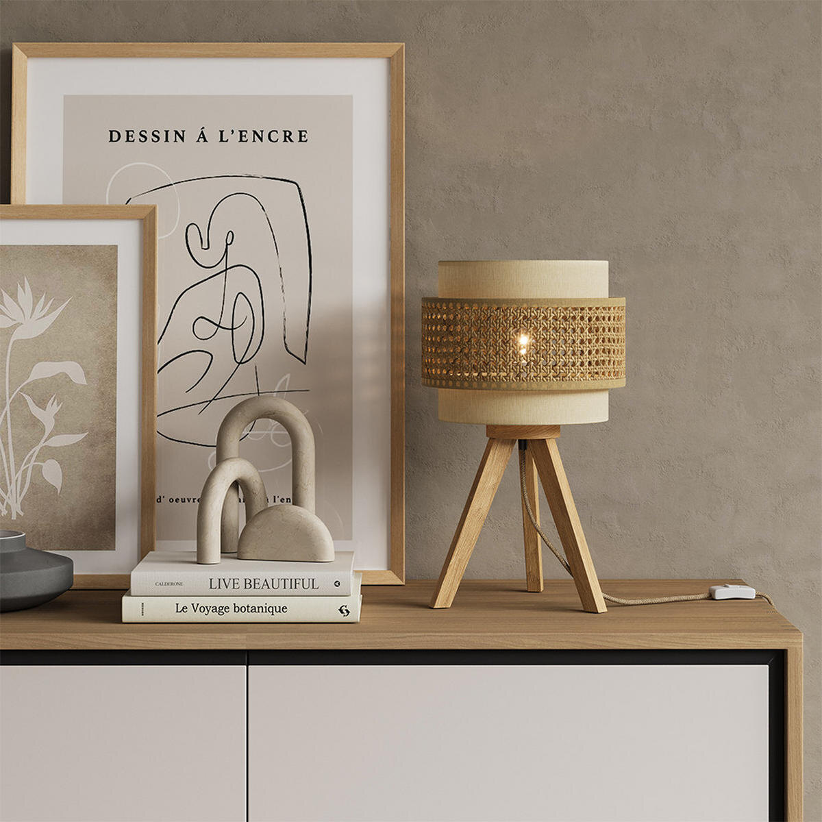 Настольная лампа из ротанга ручной работы