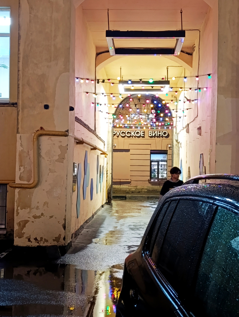 Внутренний двор кафе. 