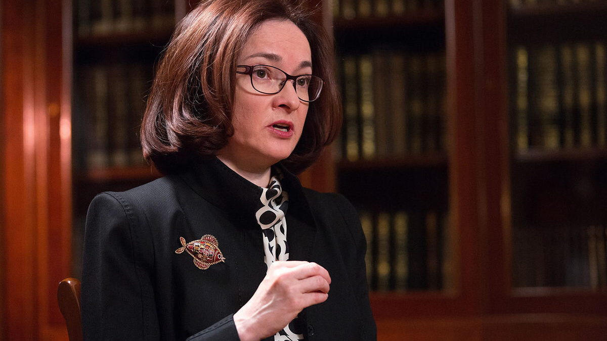 Наличные против технологий: почему россияне снова выбирают «живые деньги»