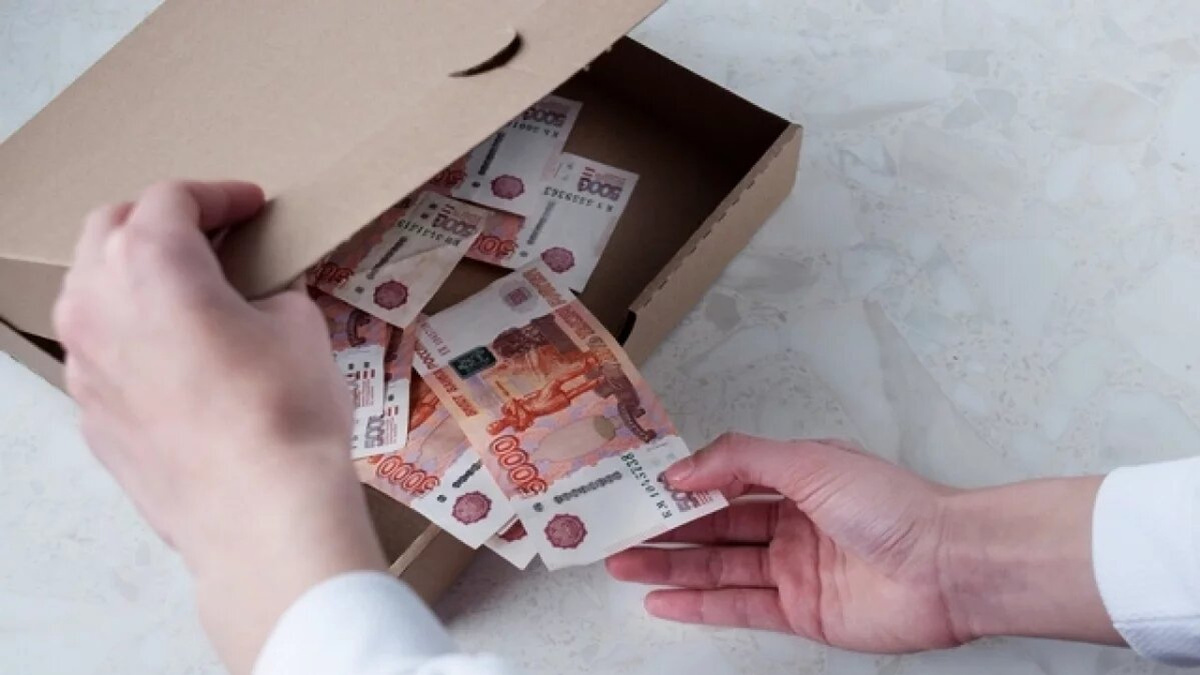 Хранить дома крупные суммы наличными — решение, мягко говоря, рискованное