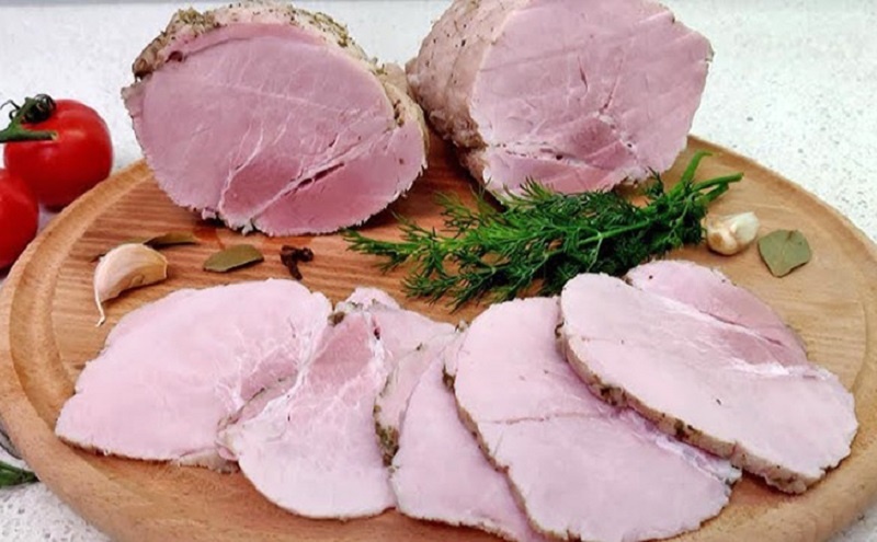 Домашняя ветчина без лишних хлопот: простейший способ готовить сочное мясо у себя на кухне