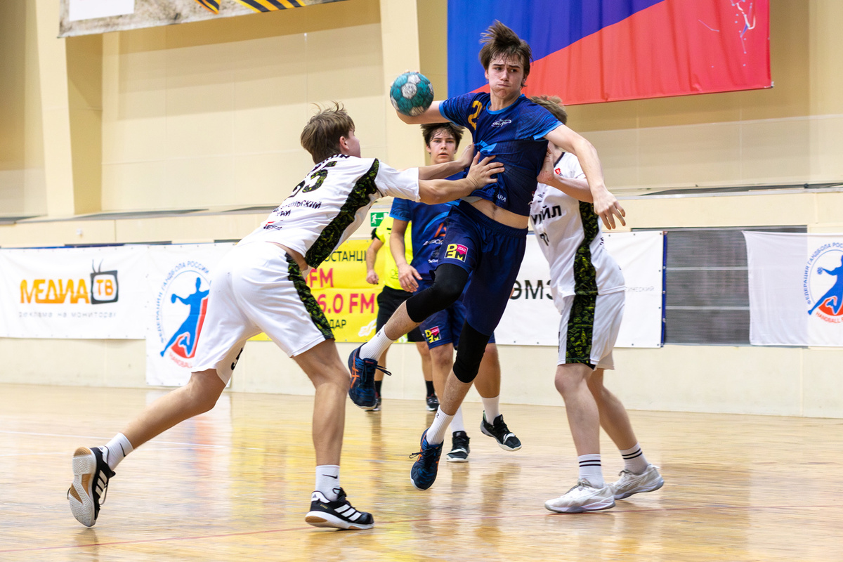 В атаке Артём Шайдука. Фото: Антон Щербаков