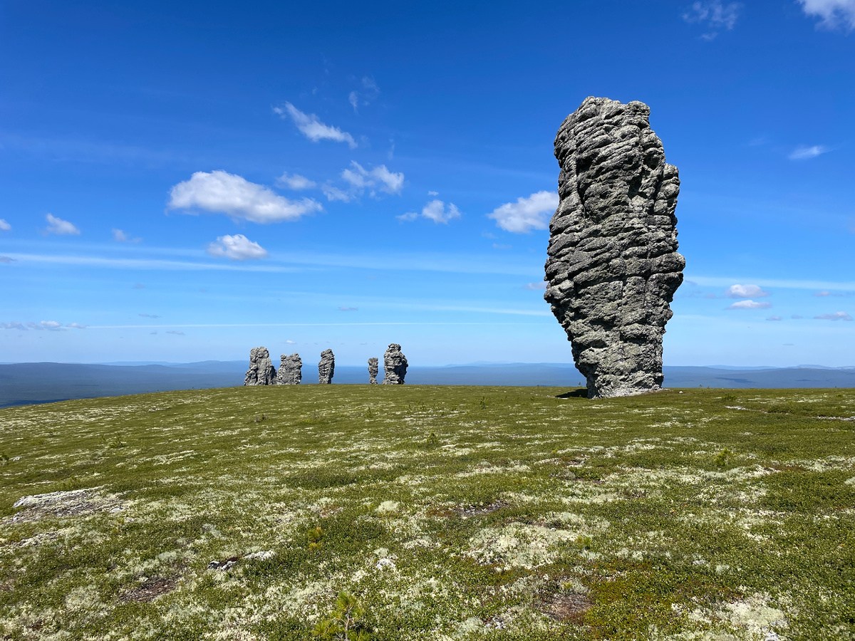 Семь столбов выветривания на плато Маньпупунёр