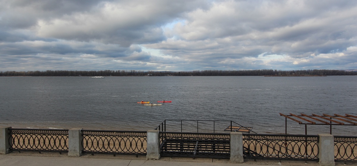 Наша набка скоро станет длинее. А по Волге - линкоры пустить, а не байдарочное недоразумение.
