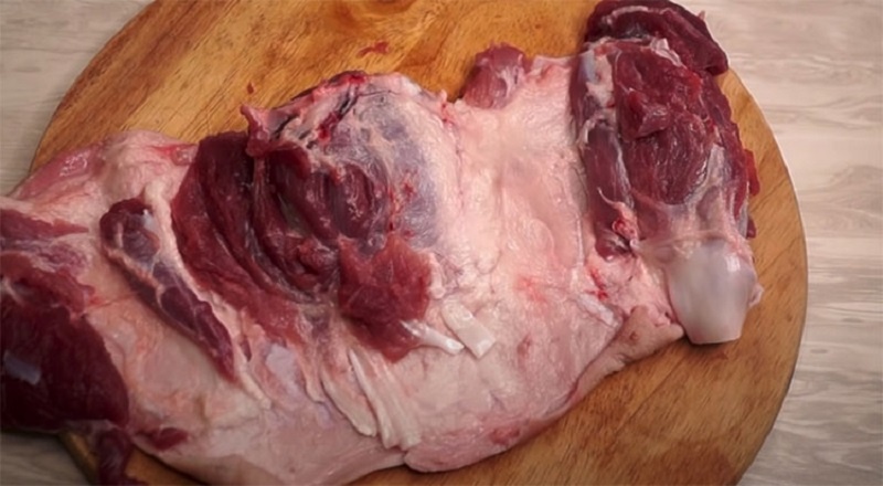 Домашняя ветчина из рульки: как быстро приготовить невероятно сочное мясо