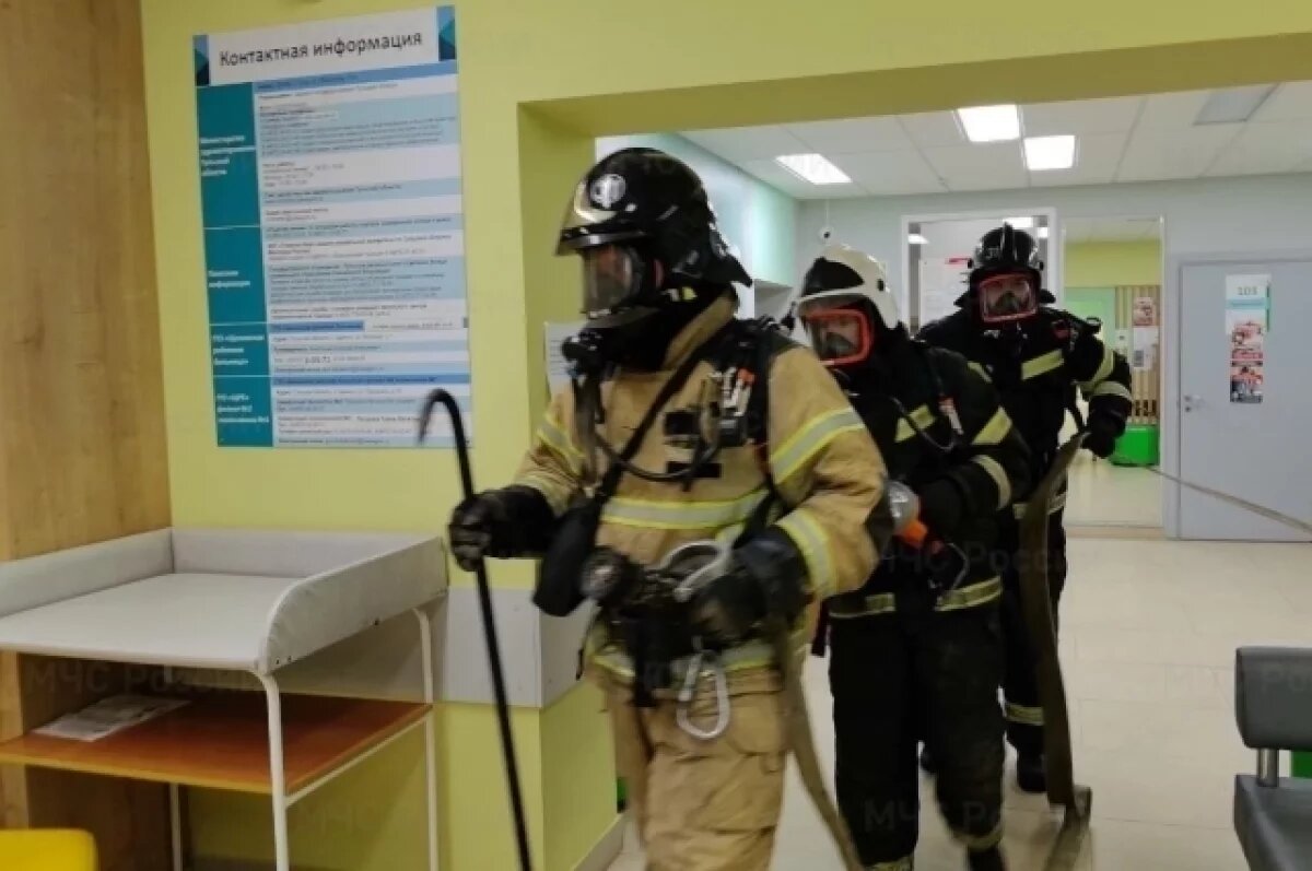    Спасатели «тушили пожар» в Щёкинской детской больнице