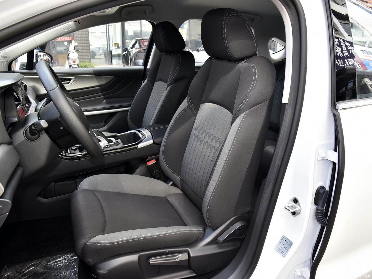 Российский седан А5 разошёлся тиражом в 1 000 штук, но на дорогах его нет. Что это за машина?. Источник иллюстрации - auto.ru