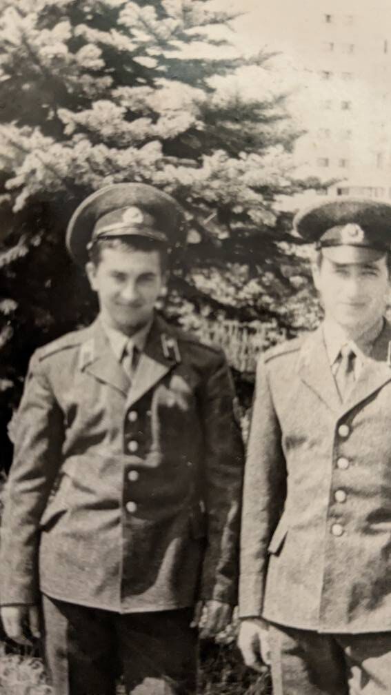 С другом Николаем. Фото из Дембельского альбома.