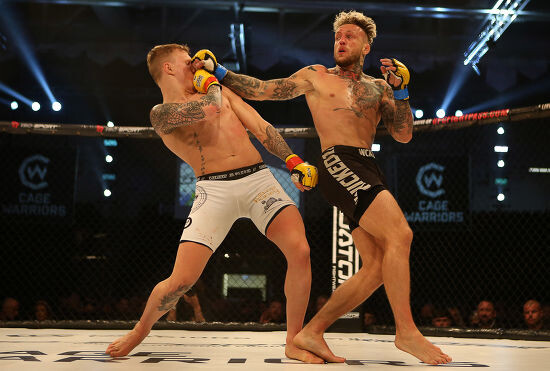 Донован Десма кидает бэкфисты не хуже А.Шлеменко.