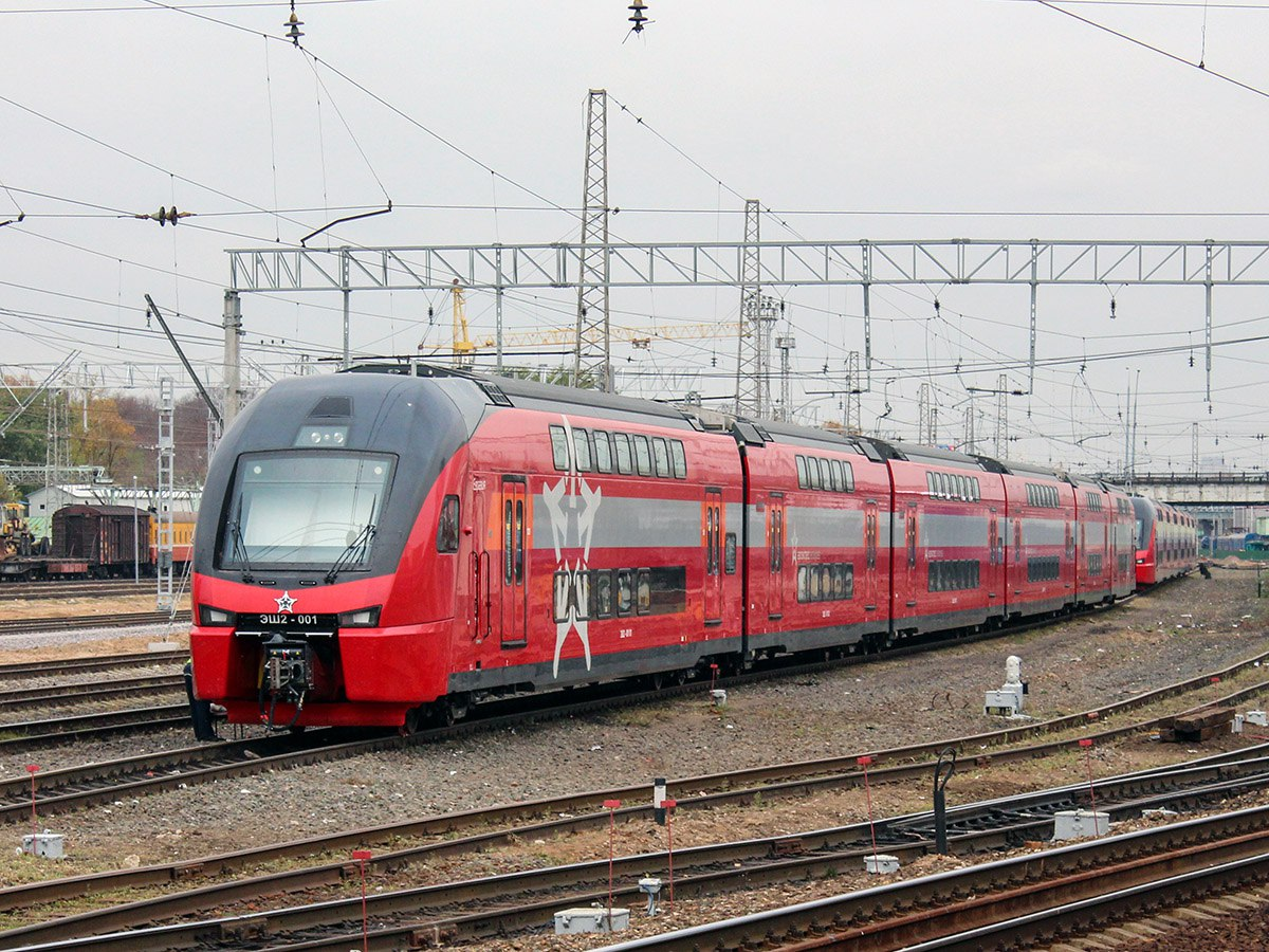 Двухэтажный электропоезд ЭШ2 семейства KISS от Stadler в парке «Аэроэкспресса». Источник: SeVa/railgallery