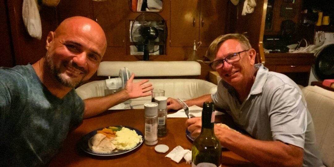 Три месяца в море с владельцем и капитаном яхты Eleuthera по имени Кен оказались тем самым приключением, которое невозможно купить ни за