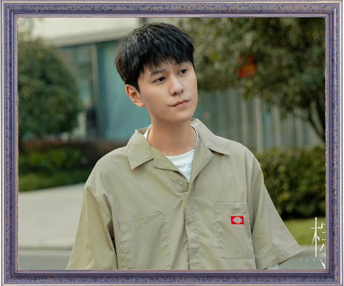 Главный герой (актёр Цинь Цзюньцзе)