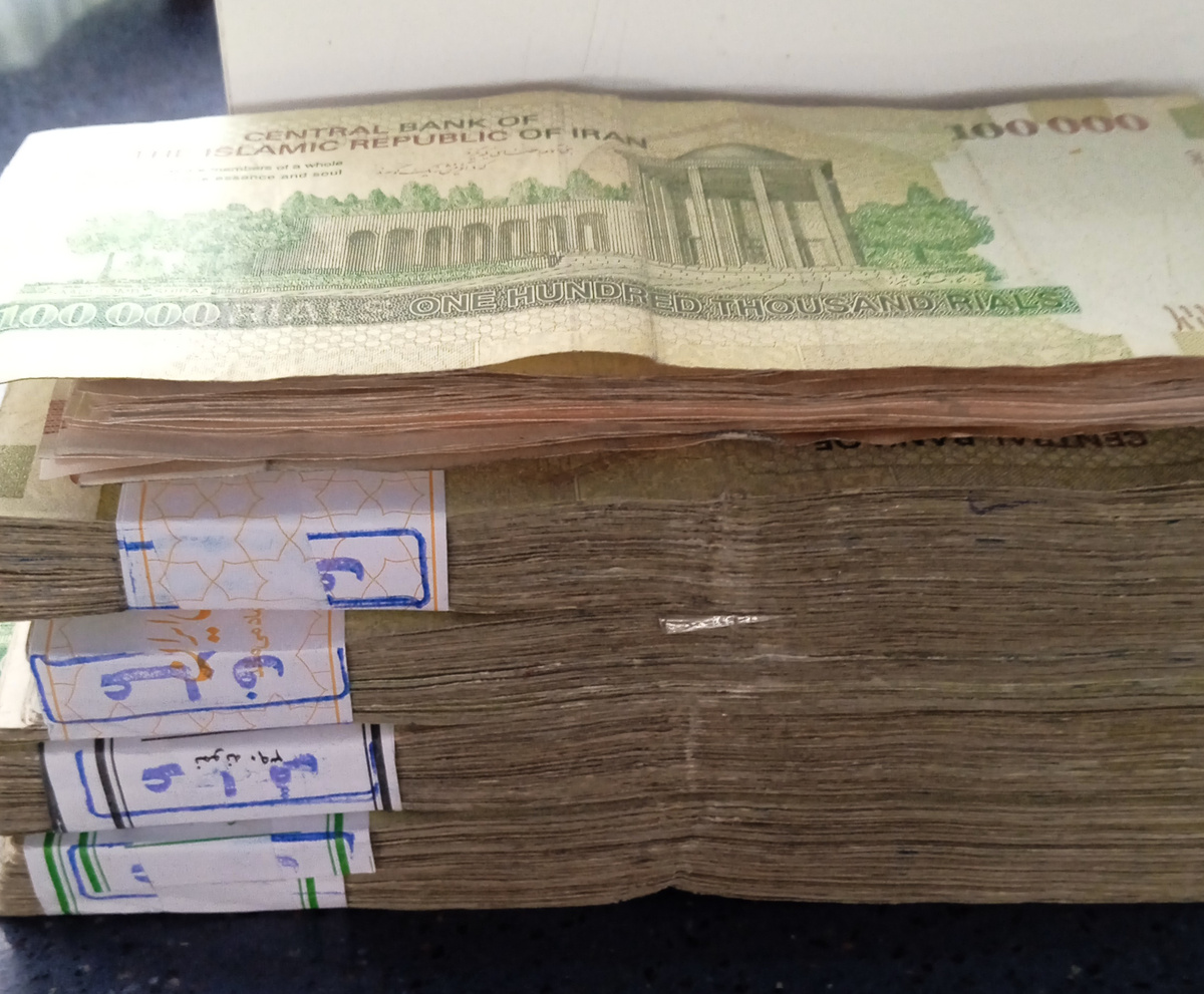 $200 в иранских риалах