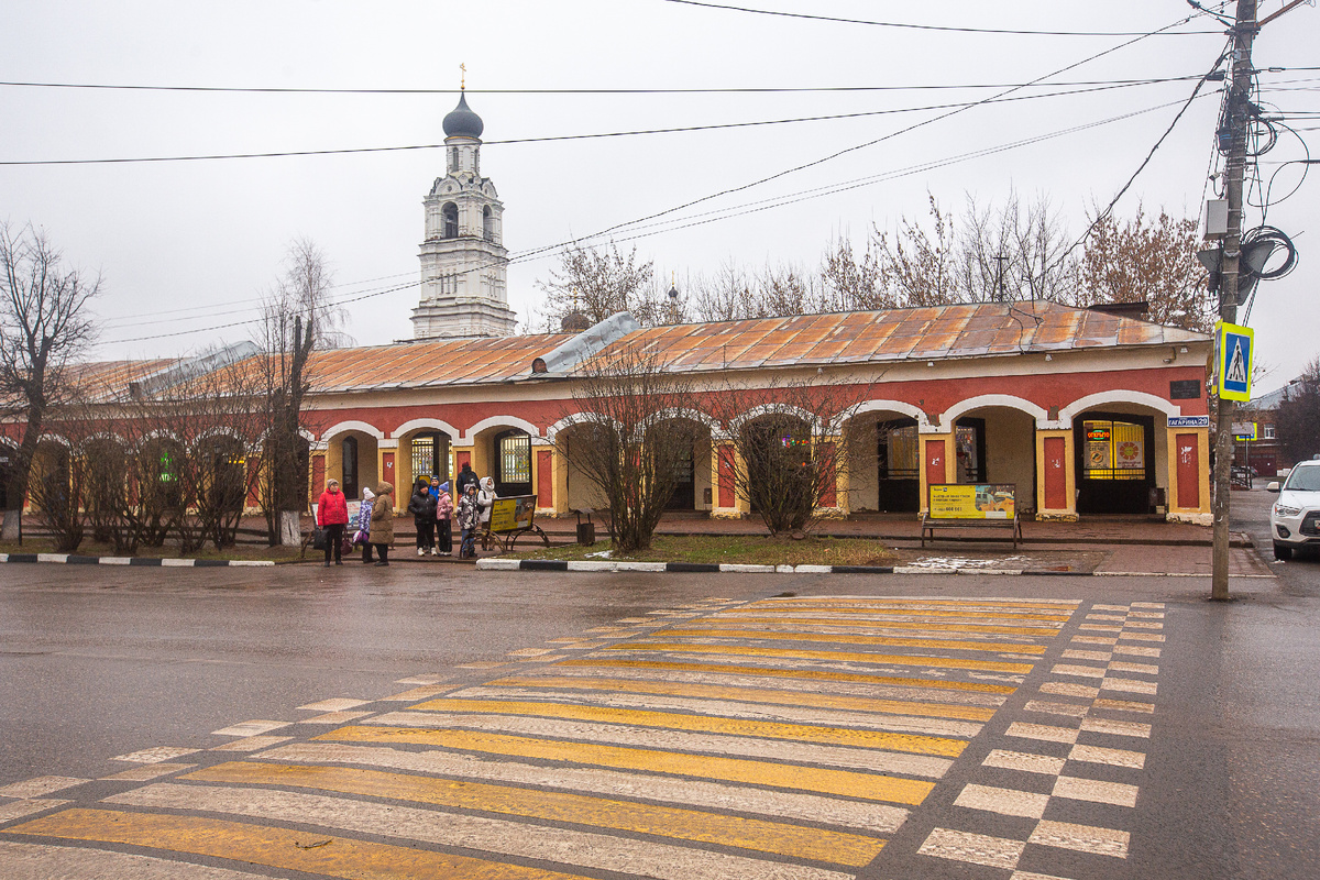 Торговые ряды и колокольня Благовещенского монастыря. Киржач, Владимирская область. Фото автора статьи 