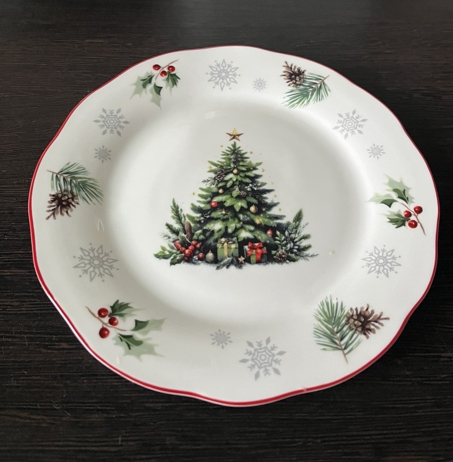 Вот эту милую тарелочку купила на донат от подписчицы. Я очень благодарна! Сама бы не посмела на такие милые радости деньги тратить. А теперь всю зиму буду есть из такой классной тарелки. Спасибо вам большое, добрый человек! 