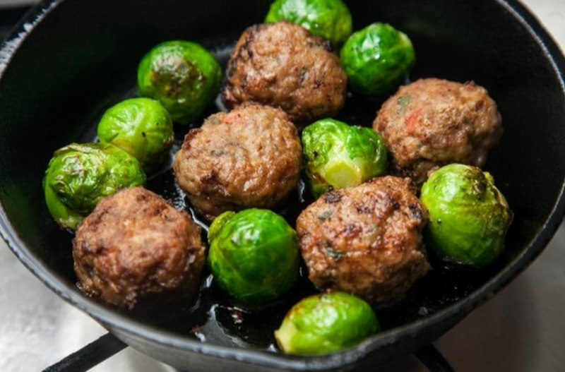Брюссельская капуста с тефтелями