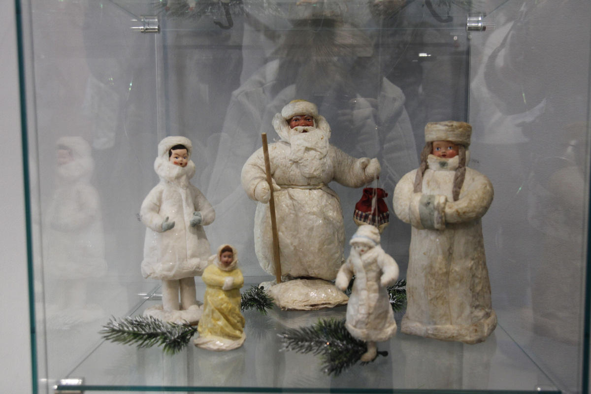 Старинные новогодние фигурки. Фото автора