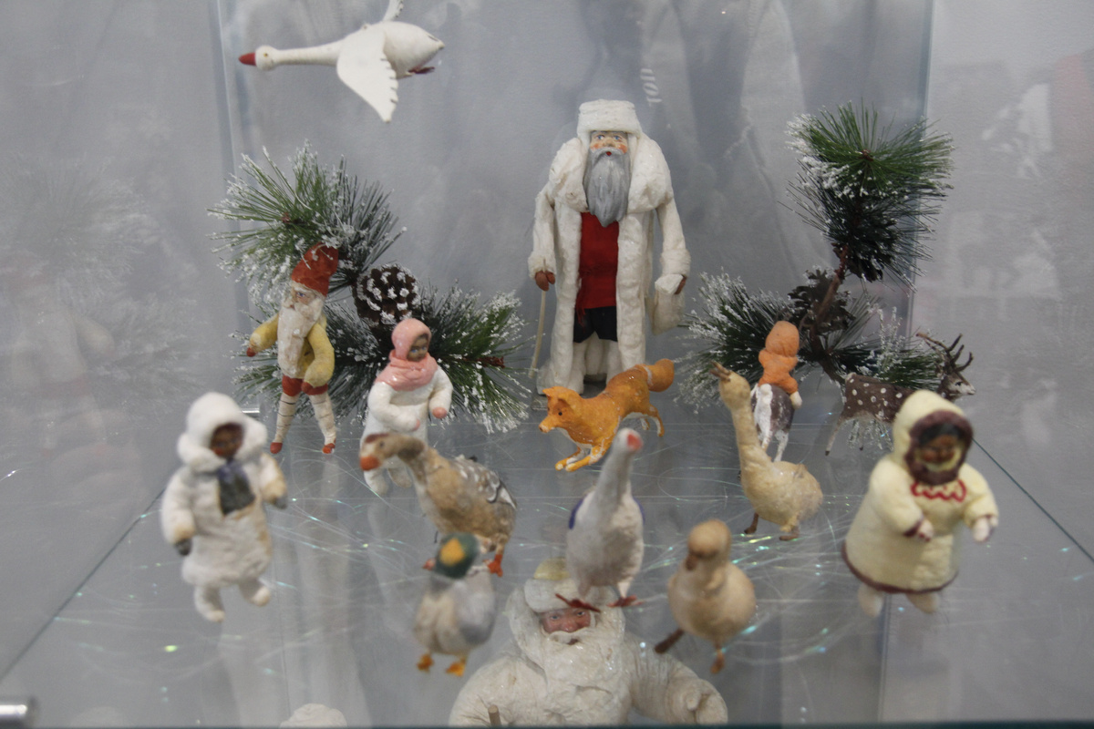 Старинные новогодние игрушки. Фото автора