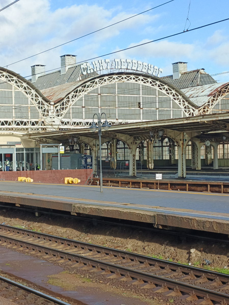 Платформа Витебского вокзала. В ожидании электрички до Пушкина.
