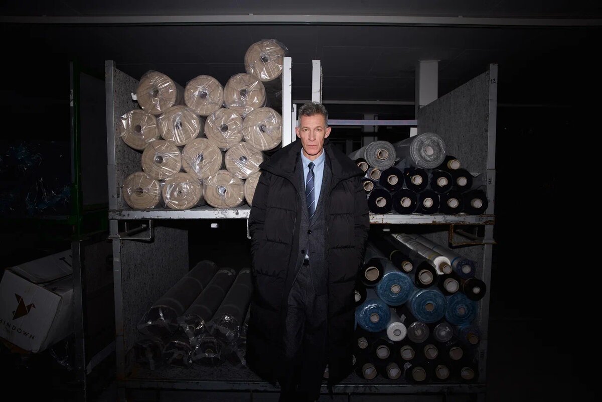 Здесь и на обложке - STRELLSON