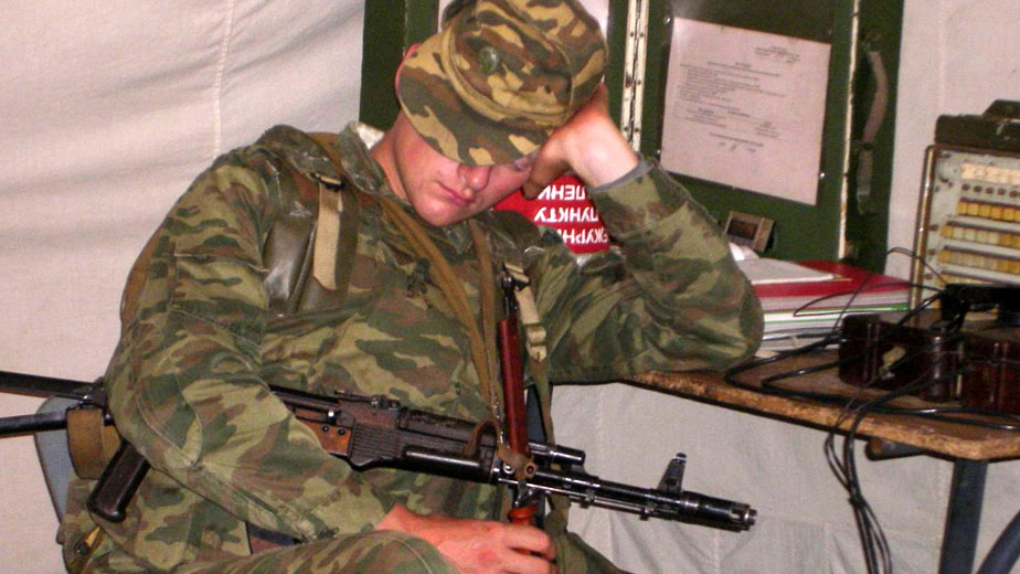 Солдат спит, служба идёт...