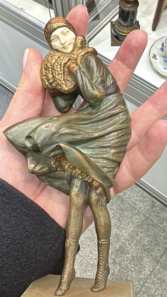 Чипарус. Фотографировала я. Шедевр на ладони. Кайф!