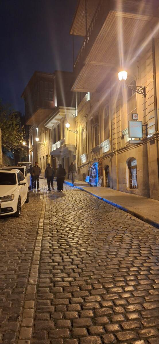 Ночь, улица, фонарь, аптека... Вечерний Баку. Щёрт побъери