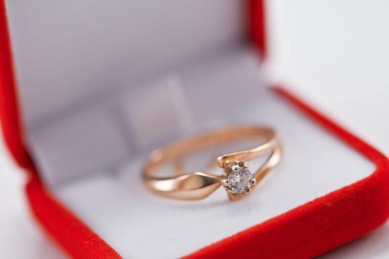 Мирославу ждал ещё один, самый главный подарок. Предложение руки и сердца.