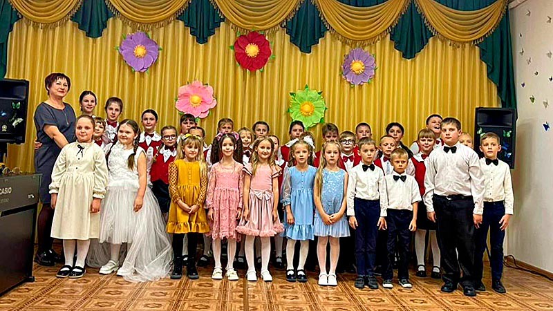    Песнями и улыбками отметили День матери!