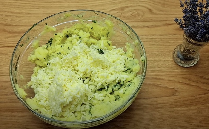 Картофельные сосиски: оригинальный способ преобразить пюре и зелень в необычный гарнир и сытную закуску