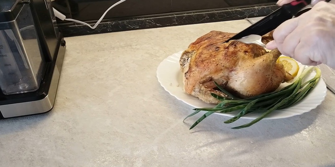 Рецепт курицы, запечённой на соли и лимоном в духовке целиком