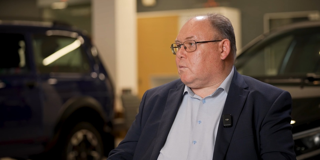 Директор проектов АвтоВАЗа объяснил, почему завод не выпускает более технологичные автомобили