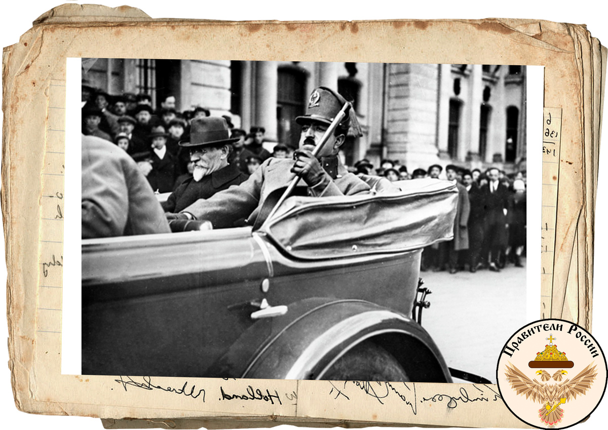 Аманулла-хан во время визита в СССР: едет в кабриолете с товарищем Калининым