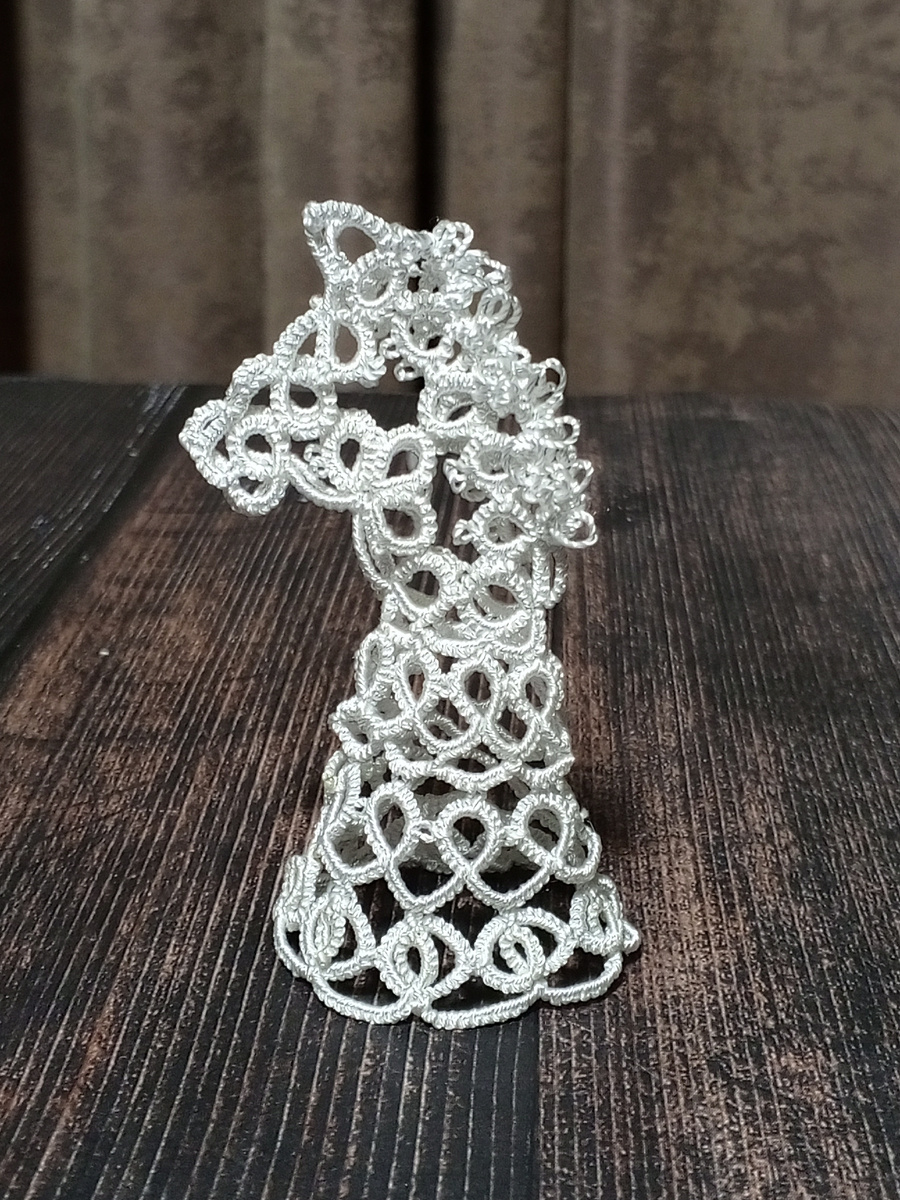 Конь в технике фриволите