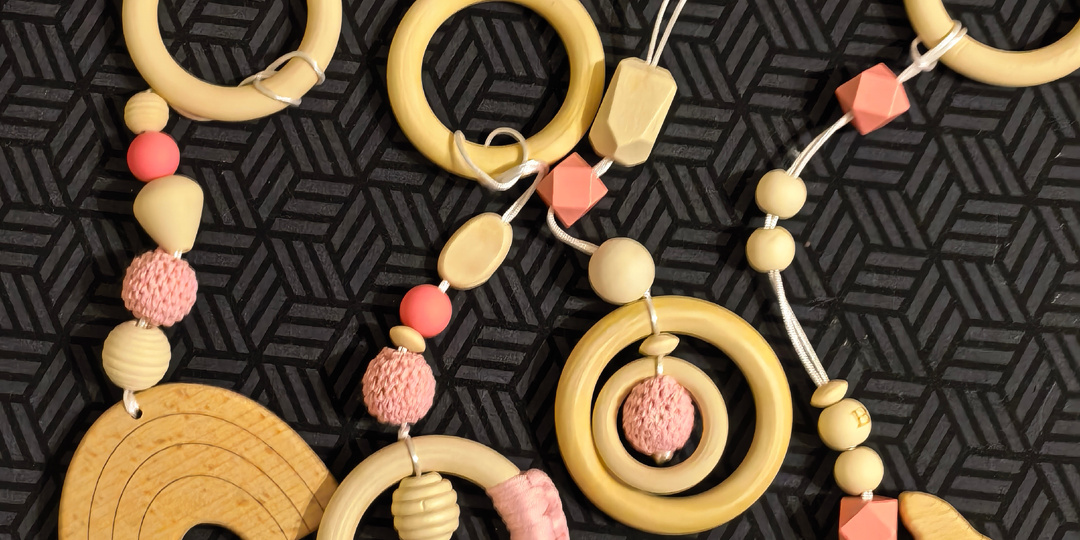 Что такое стойка Монтессори: как правильно  выбирать развивающие игрушки