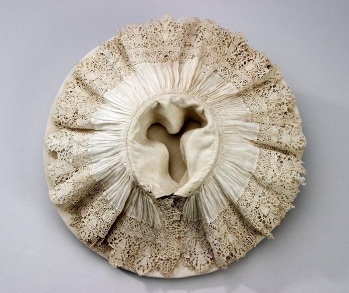 Оригинальный воротник-горгера начала XVII века, современный вид.