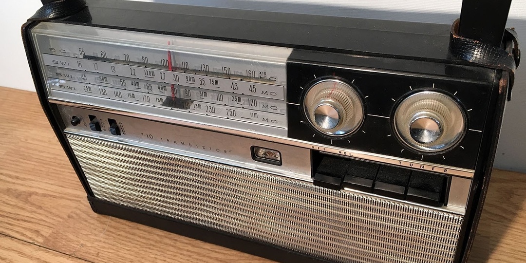 Нашел японского брата советского радиоприемника «Гиала».