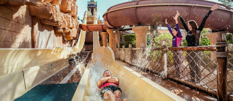 Сколько горок в Wild Wadi и какие самые интересные
На вопрос «сколько аквапарков в Дубае» ответ: их несколько, но Wild Wadi стабильно входит в топ по атмосфере. Внутри: