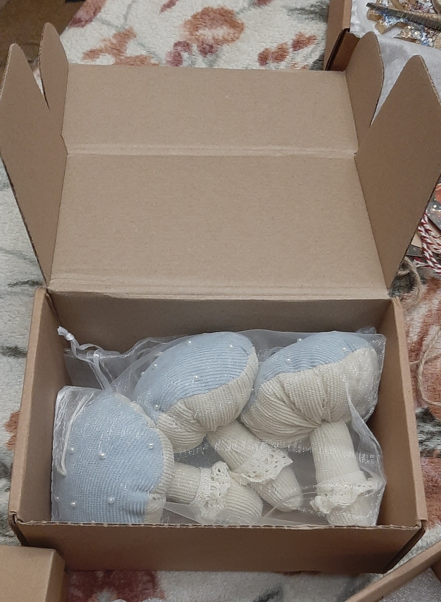 А что это у нас тут такоееее? Не иначе как грибы, почему-то голубые