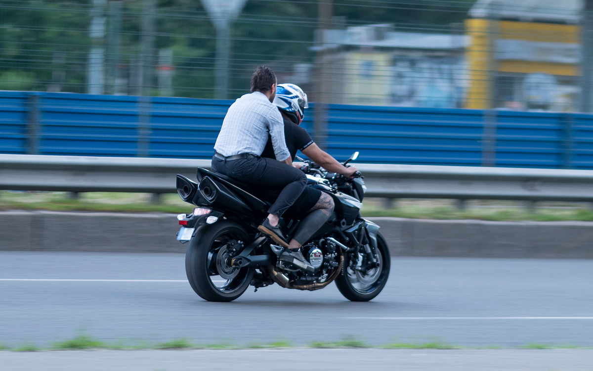 Delphix / Shutterstock / FOTODOM📷Отсутствие шлема на пассажире считается нарушением и может повлечь за собой штраф. При этом ответственность несет водитель