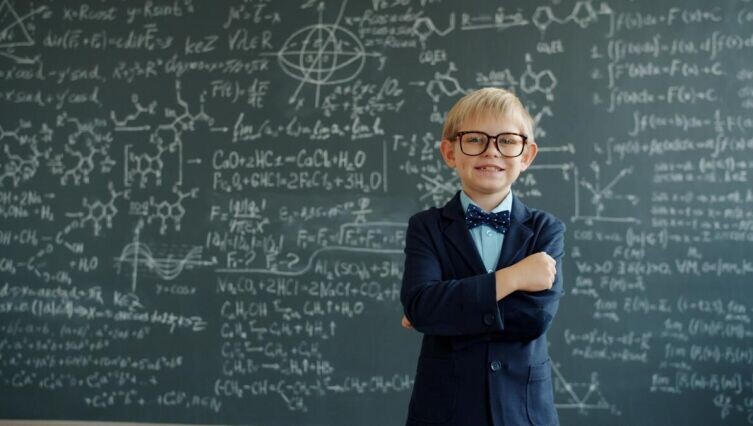    Теорема Пифагора - великое открытие или крах Пифагорейской секты? Фото: Vitaly Gariev on Unsplash