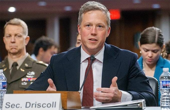    AP PHOTO/ROD LAMKEY: Министр армии США Дэниел Дрисколл, новый спец посланник Трампа для Киева