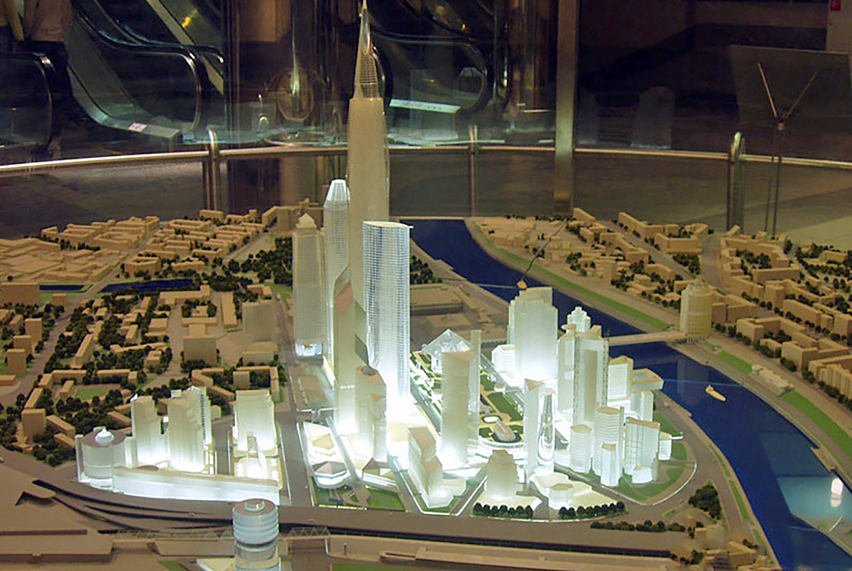 Макет Москва-Сити по проекту Бориса Тхора в фойе моста Багратион в нач. 2000-х гг.