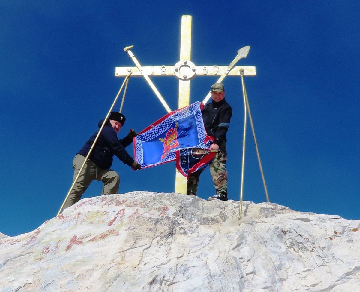 Крест на вершине Святой горы Афон, Греция