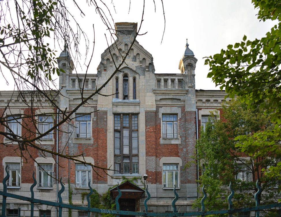 Егорьевск. Готика на Профсоюзной улице - училище им. Цесаревича Алексея, ныне Технологический институт. Все фотографии в статье мои